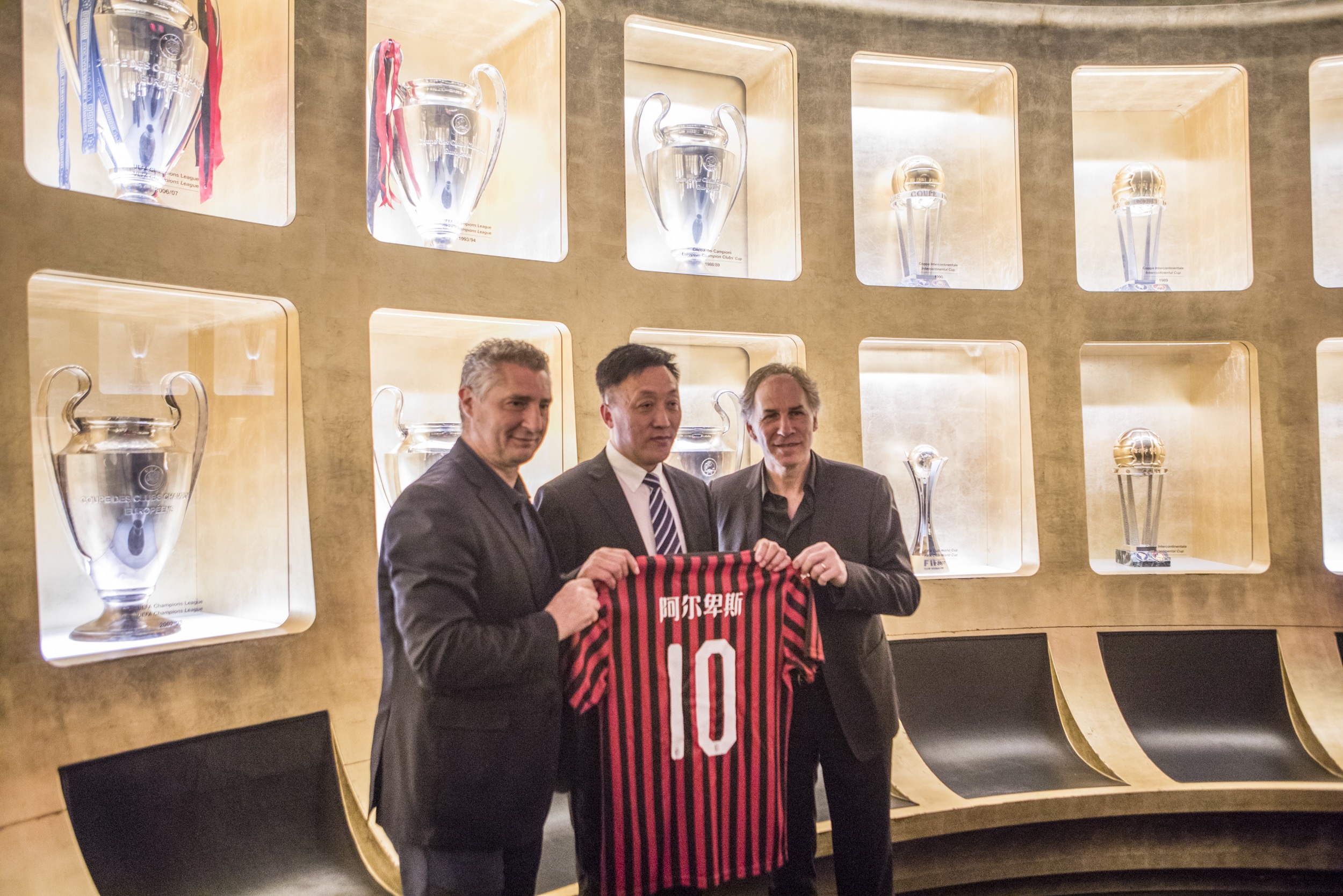 巴萨与加泰罗尼亚讲座系列创下纪录数字