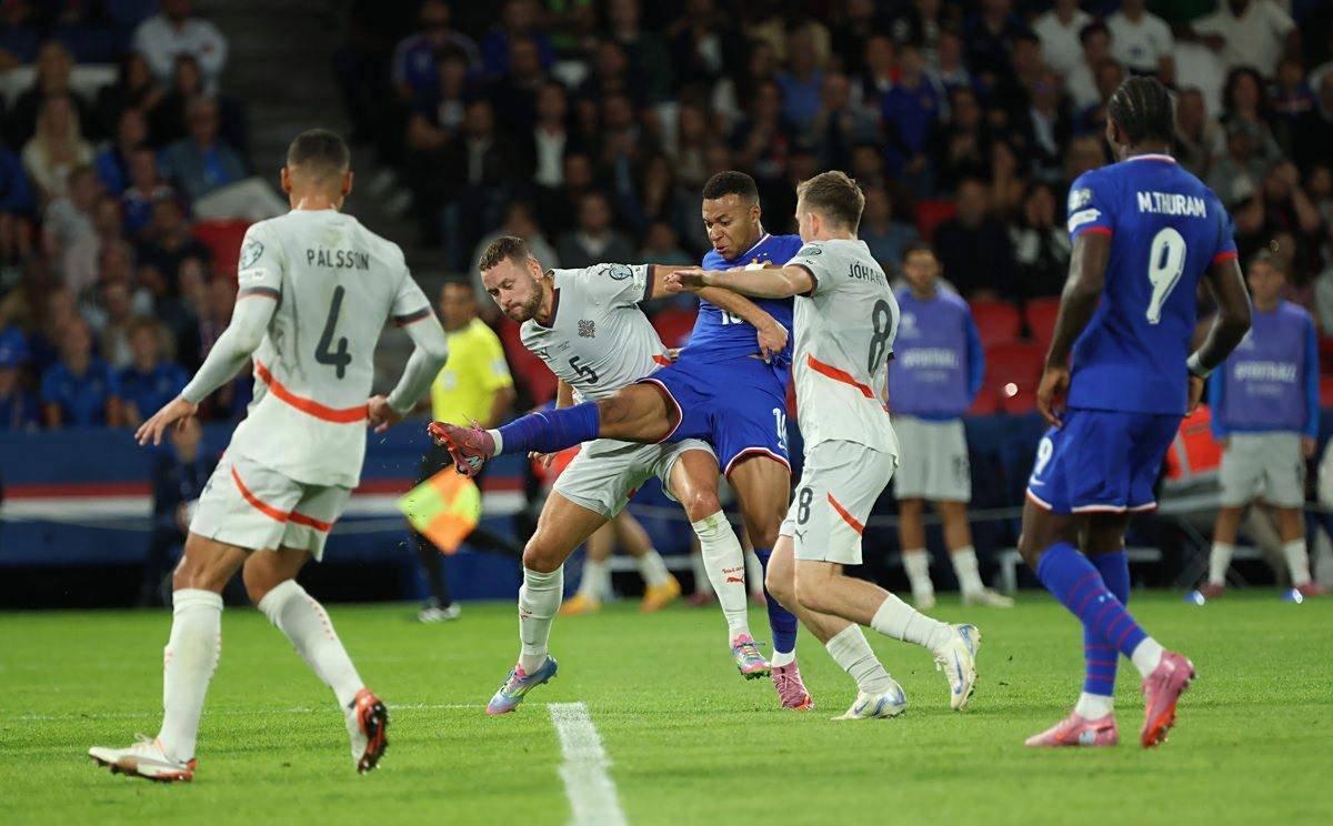 曼联拉什福德末段进球绝杀热刺