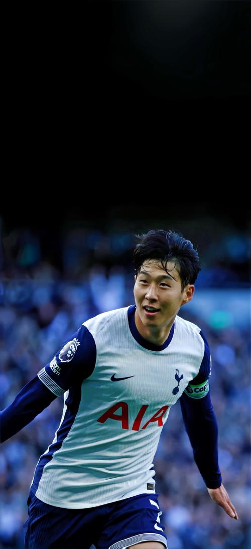 有些尴尬，巴林门将在成功扑救后不慎用脚打入乌龙且弄伤自己