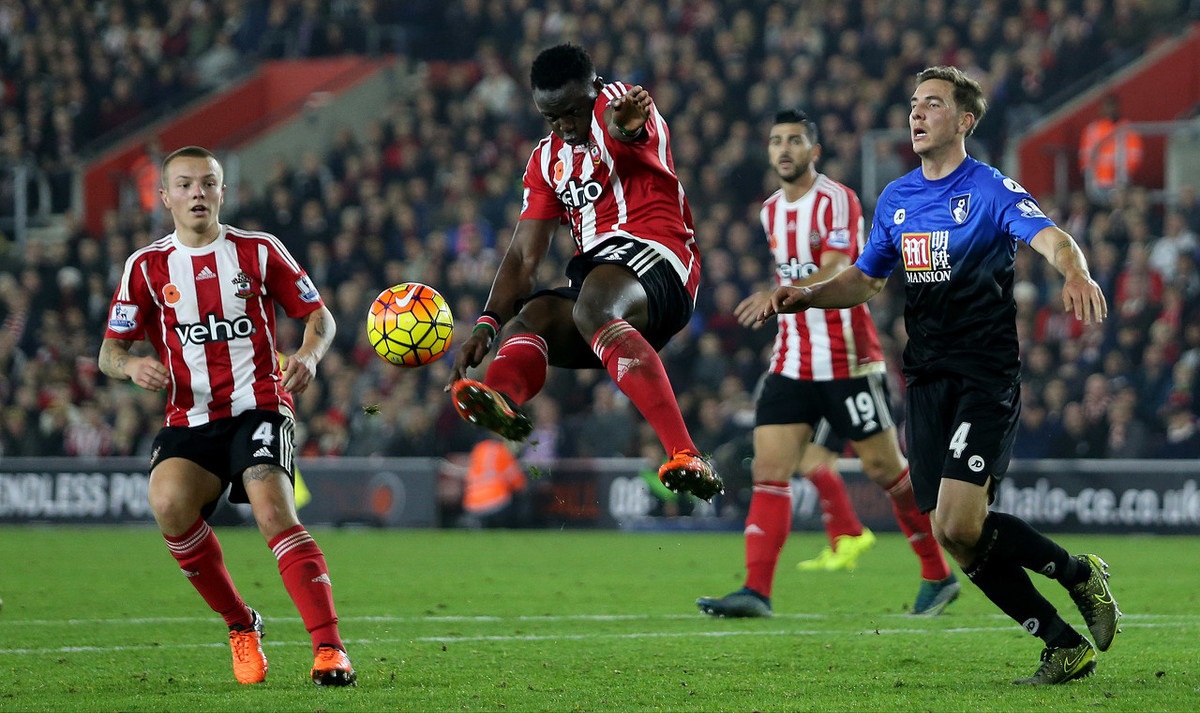 建队基石！武磊、颜骏凌等7人随海港四夺中超冠军（海港四夺中超，武磊、颜骏凌等7将成夺冠基石）