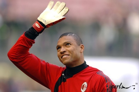 维尼修斯遭受外界批评，队友纷纷在社交网站上对其表示支持（维尼修斯饱受质疑，队友社媒集体声援）