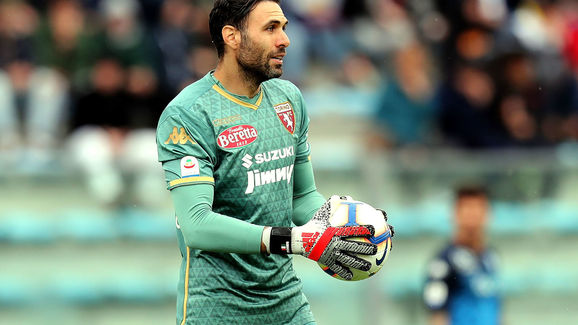 海港在亚冠已跨赛季10场不胜，上次赢球是整整一年前