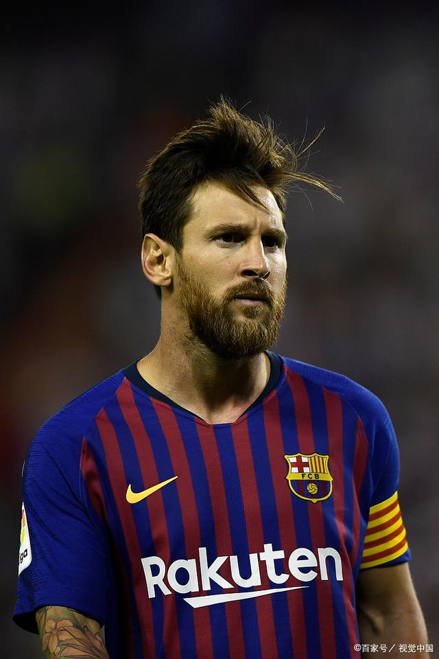 记者：丘库埃梅卡本人很想回到多特，但后者对其伤病史有顾虑