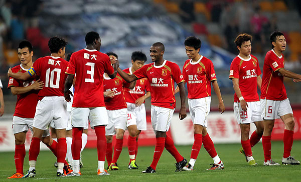 足球装备的科技革新解析（足球装备技术创新解读）