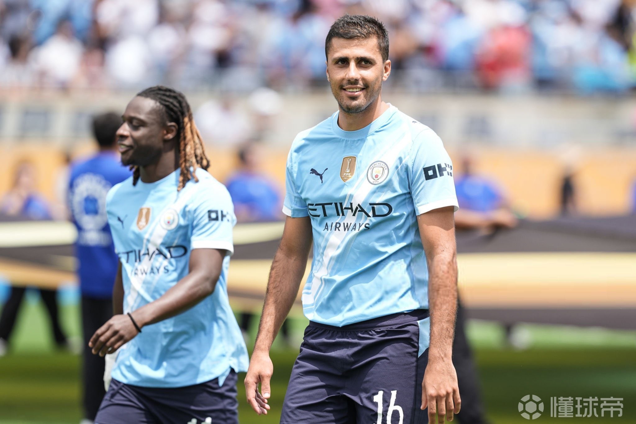 TA：利物浦担心伊萨克遭遇重伤，有可能在冬窗继续引进前锋（TA：伊萨克疑似重伤引发利物浦担忧，冬窗或再引进前锋）