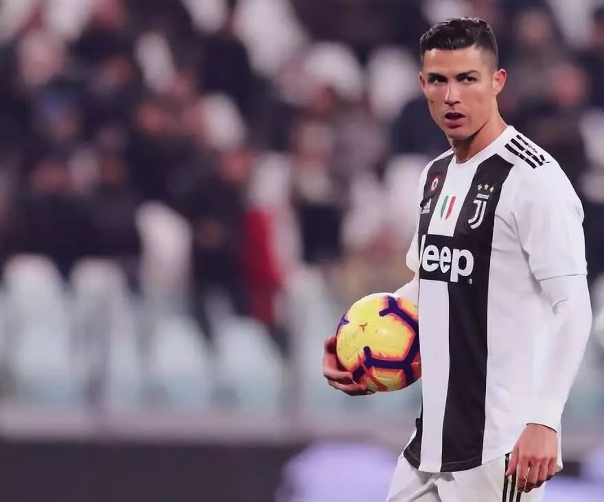 世界杯小组赛抽签出炉，各组形势复杂，韩国、意大利、巴西等队有望晋级，美国、土耳其等队面临挑战。