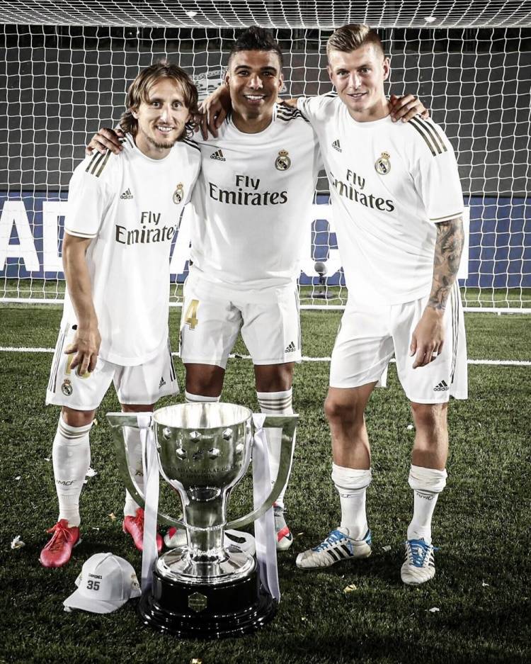 这是中后卫？范德芬长途奔袭神似孙兴慜的普斯卡什奖进球