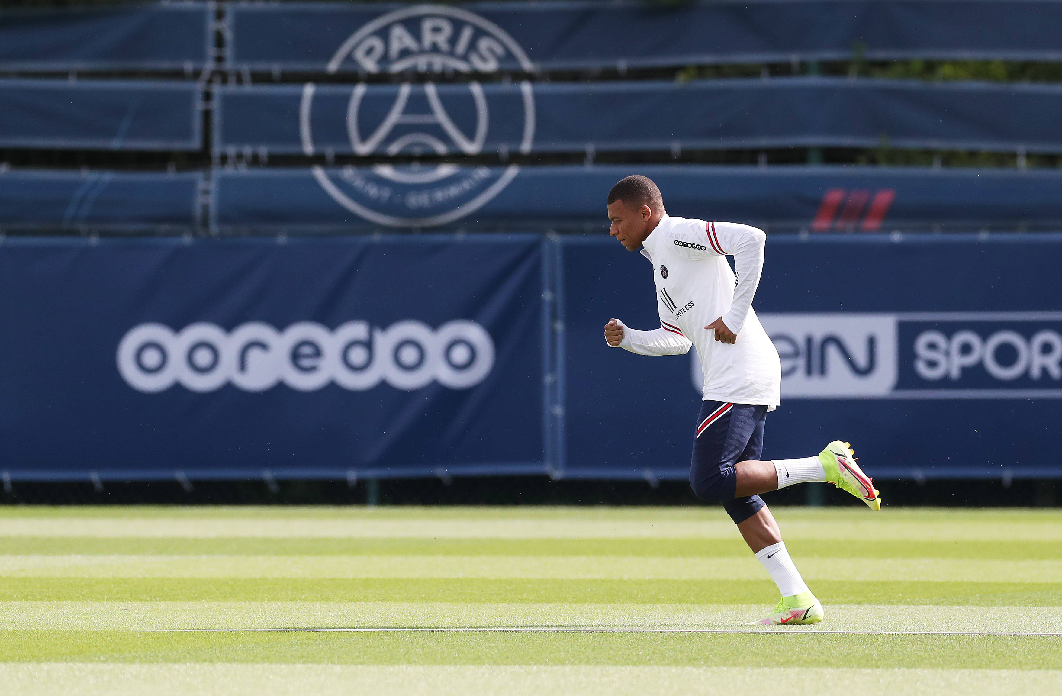 梅西：离开巴萨并非如我所愿，但我对巴萨的深情永恒不灭