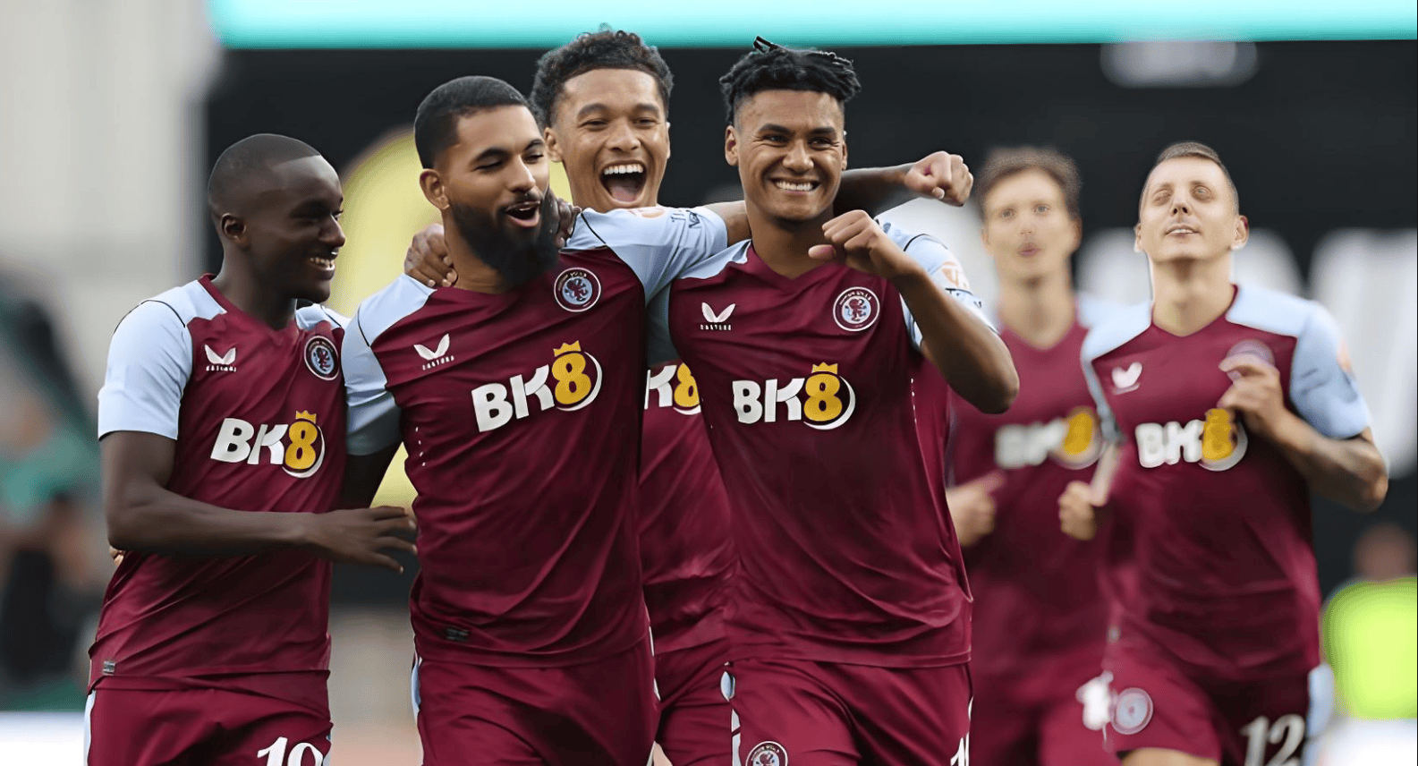 米兰冬奥会火炬传递至那不勒斯，卡纳瓦罗担任火炬手（米兰冬奥火炬抵达那不勒斯，卡纳瓦罗领衔传递）