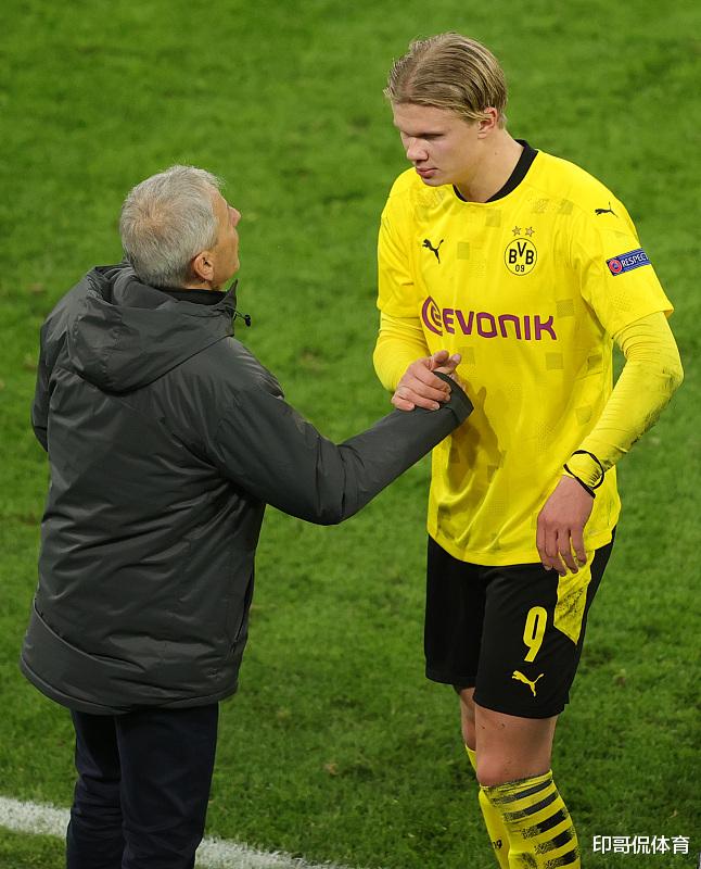 纽卡球迷在基地附近拉横幅：伊萨克是只纯粹的老鼠