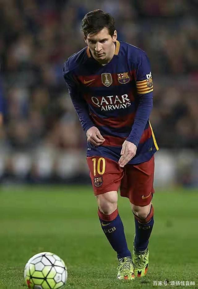 D席评心中最佳阵：卡西、孔帕尼、阿圭罗、哈维、小白在列（大卫·席尔瓦评选最强阵容：卡西、孔帕尼、阿圭罗、哈维、小白等入选）