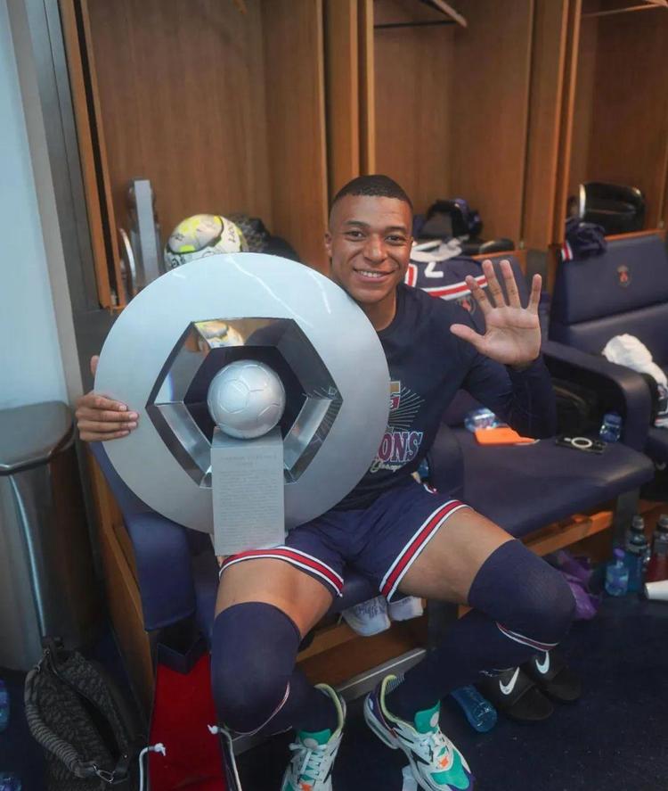 记者：德拉普肩部受伤，将缺席6至8周