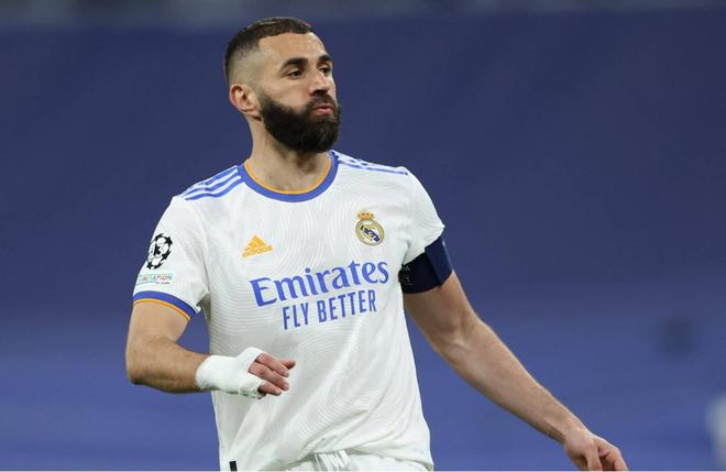 欧冠前瞻：阿贾克斯客战黑马卡拉巴克，能否期盼取得首胜？（欧冠前瞻：阿贾克斯做客挑战黑马卡拉巴克，首胜能否到来？）