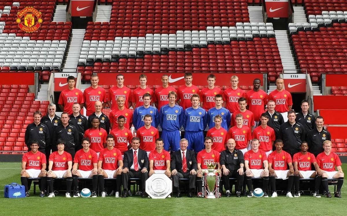 足坛一夜动态：AC米兰大逆转登顶意甲第1，B费创纪录曼联复仇狼队（足坛一夜速递：AC米兰逆转登顶意甲榜首，B费破纪录助曼联复仇狼队）