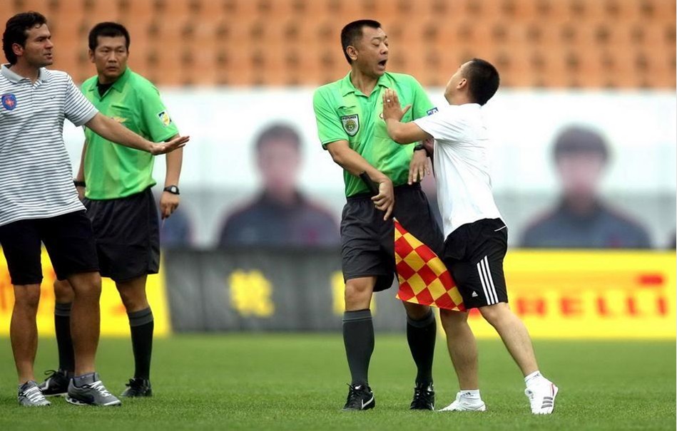 黑暗骑士上身，一哥斯达黎加球队推出与蝙蝠侠的联名球衣