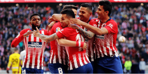 内维尔：这绝对是一场疯狂的比赛，整个球场的球迷都麻木了（内维尔：这场比赛太疯狂，全场球迷都已麻木）